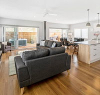HALE KUPA Rye Beach House Spa Table Tennis - ACT Tourism