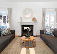 Hamptons Style Family Home 5 Minutes From Beach