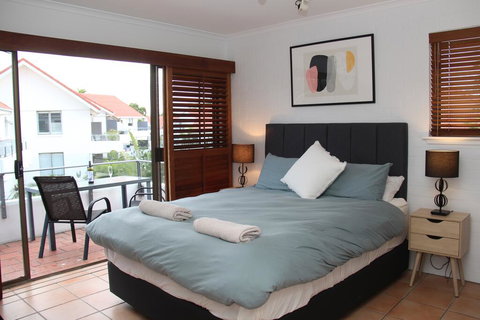 Haven On Noosa Hill - Sunset Views, Pools, Spa - ACT Tourism 3