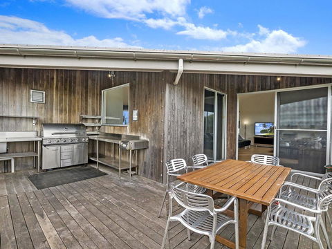HEARN'S BEACH HOUSE - ACT Tourism 1