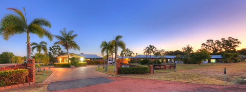 Heritage Lodge Motel - ACT Tourism 0