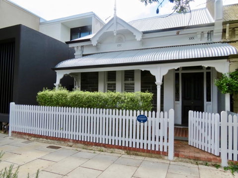 Heritage Luxury 3BR Cottage On Halifax - ACT Tourism 0