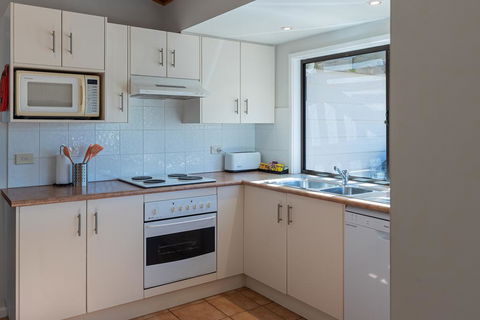 Hermitage Hideaway - ACT Tourism 1