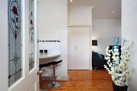 Hidden Gem In Cafe Strip! Chadstone + King Bed - ACT Tourism 2