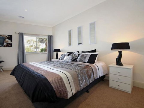 Hidden Gem In Cafe Strip! Chadstone + King Bed - ACT Tourism 3