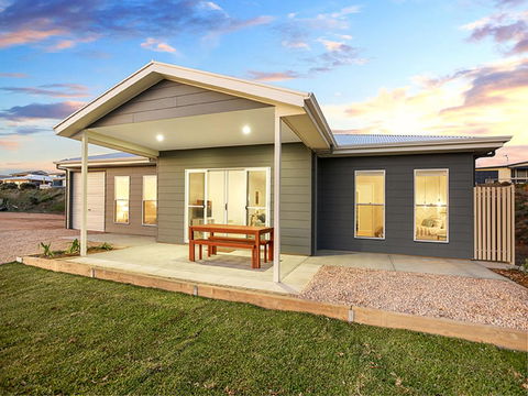 High Tide - Wallaroo Beachfront Property - Pet-Friendly - ACT Tourism 1