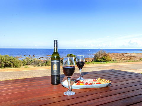 High Tide - Wallaroo Beachfront Property - Pet-Friendly - ACT Tourism 0