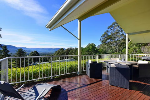 Hillcrest - Spectacular Views! - ACT Tourism 1