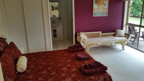 Hilltop Hideaway - ACT Tourism 3