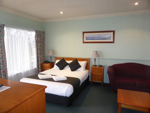 Hilltop Motel - ACT Tourism 3