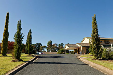 Hilltops Retreat Motor Inn - ACT Tourism 2