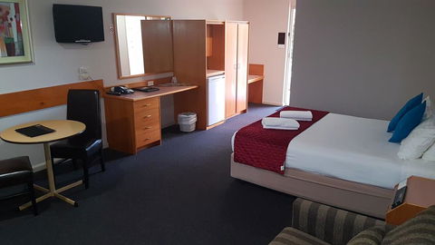 Hilltops Retreat Motor Inn - ACT Tourism 1