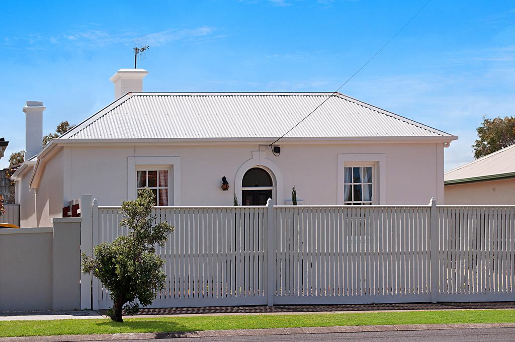 Warrnambool VIC ACT Tourism