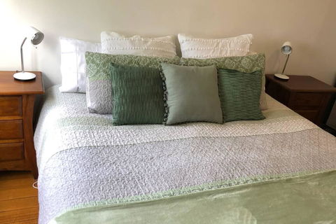 Hobart Beach Front Cottage - ACT Tourism 1