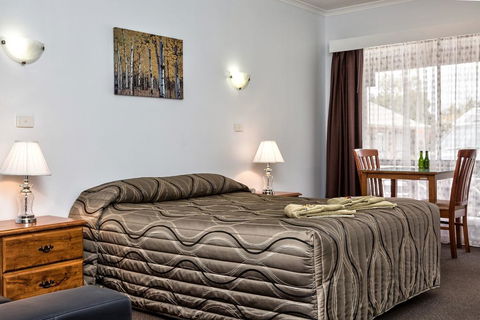Holbrook Town Centre Motor Inn - ACT Tourism 2