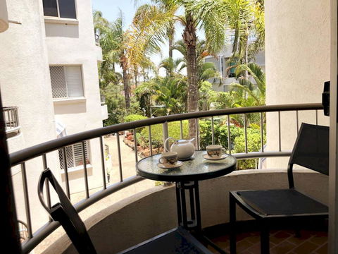 Holiday Unit By The Beach With Pool - ACT Tourism 1