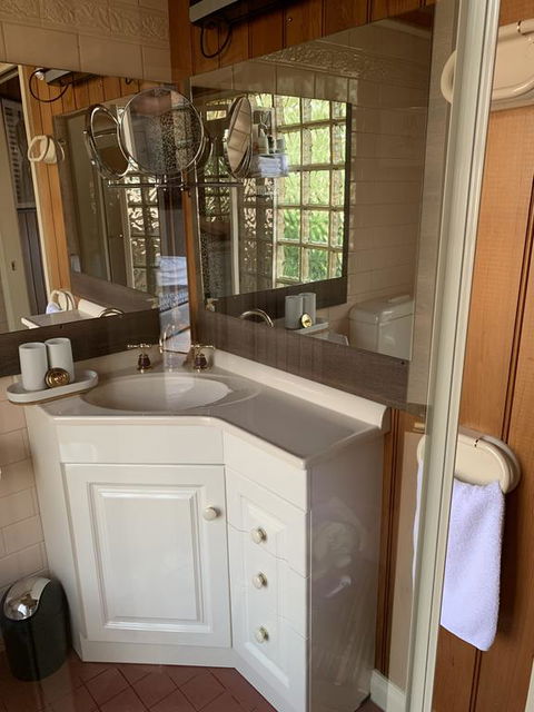 Holly Cottage - ACT Tourism 0