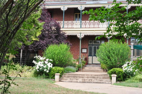 Holmhurst Guest House - ACT Tourism 2