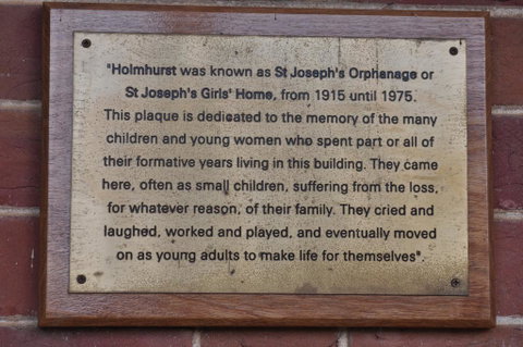 Holmhurst Guest House - ACT Tourism 1