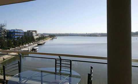 Homebush Bay Self-Contained Modern Two-Bedroom Apartments (BEN) - ACT Tourism 1