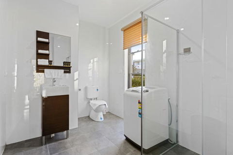 HomeHotel Cozy Duplex In Serene And Leafy Suburb - ACT Tourism 0