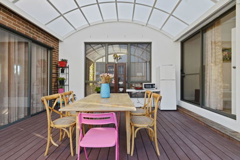 HomeHotel Cozy Duplex In Serene And Leafy Suburb - ACT Tourism 1
