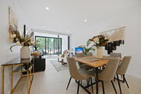 HomeHotel-New and walking to shoppingSuper clean