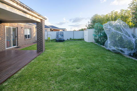 Homely Getaways In Central Pakenham - Pet Friendly - ACT Tourism 3