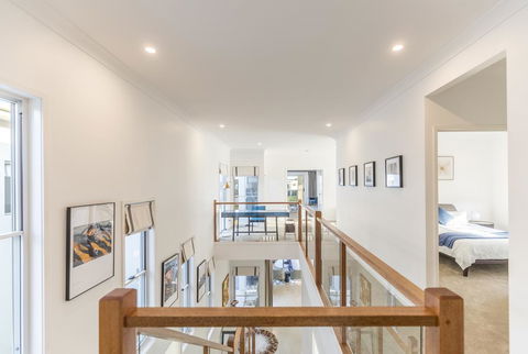 HomePlus -Fabulous Waterfront Dream Holiday House - ACT Tourism 2