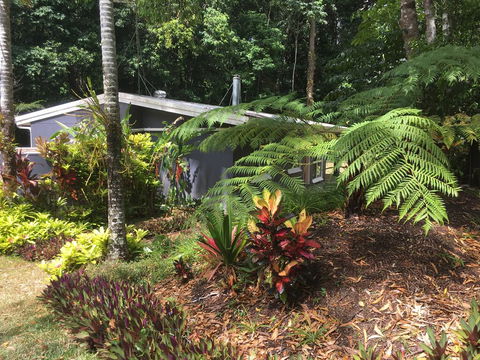 Honeybee House - ACT Tourism 0