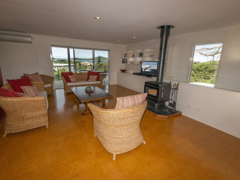 Island View - 80 Lentara St - Large Family Home, Pool, WIFI And Sweeping Views Of Fingal - ACT Tourism 1