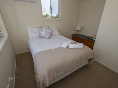 Island View - 80 Lentara St - Large Family Home, Pool, WIFI And Sweeping Views Of Fingal - ACT Tourism 3