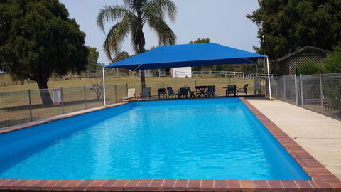 Jacaranda Motor Lodge - ACT Tourism 0