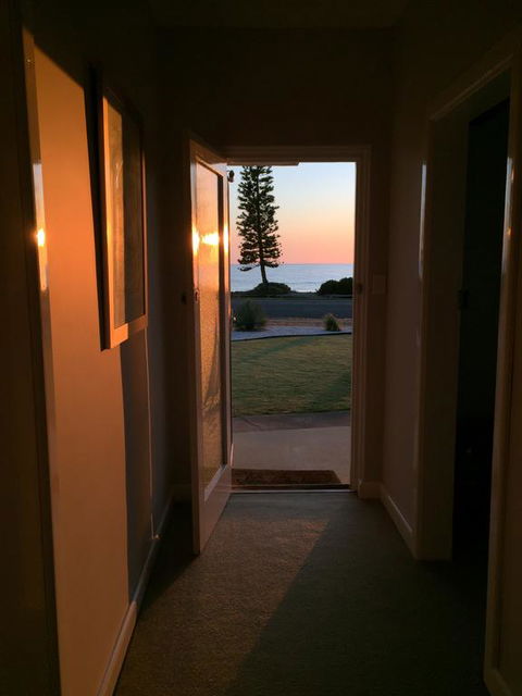 Jewel Of The South Beachside Holiday Rental - ACT Tourism 2