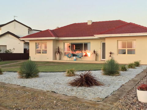 Jewel Of The South Beachside Holiday Rental - ACT Tourism 0