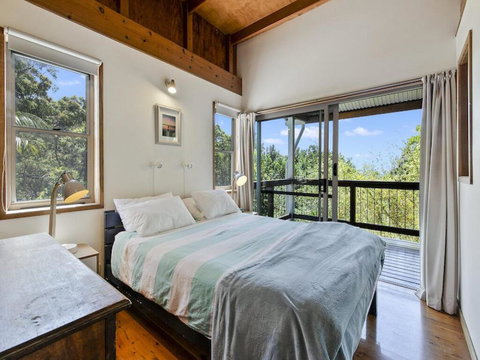 Jonnies - 134 Tramican Street - ACT Tourism 2