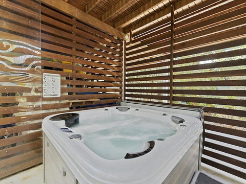 Jonnies - 134 Tramican Street - ACT Tourism 3