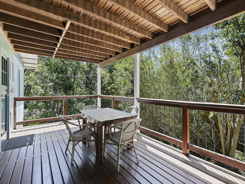 Jonnies - 134 Tramican Street - ACT Tourism 1