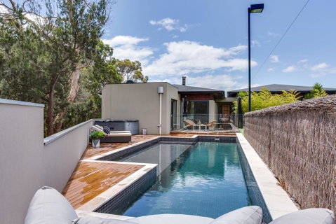 Kalina Retreat: Resort Style Tennis & Pool - ACT Tourism 2