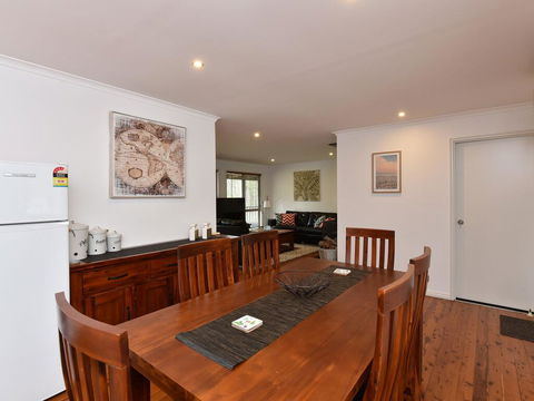 Kangaroo Cottage - Cute Accom In Bushland Setting - ACT Tourism 2