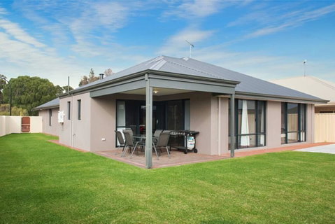 Kangaroo Retreat - ACT Tourism 1