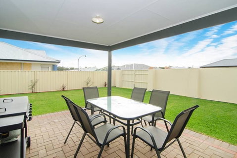 Kangaroo Retreat - ACT Tourism 0