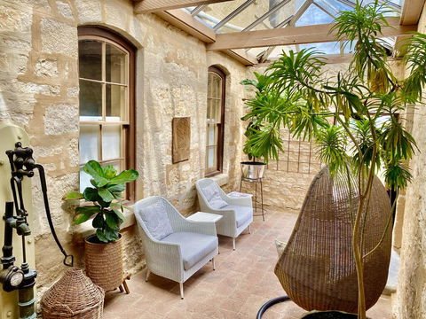 Karatta Beach Cottage - ACT Tourism 0