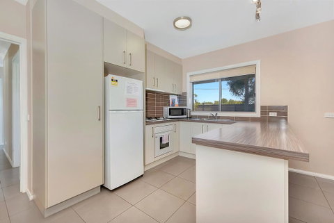 Kennedy Holiday Villas - ACT Tourism 2