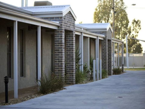 Kennedy Holiday Villas - ACT Tourism 0