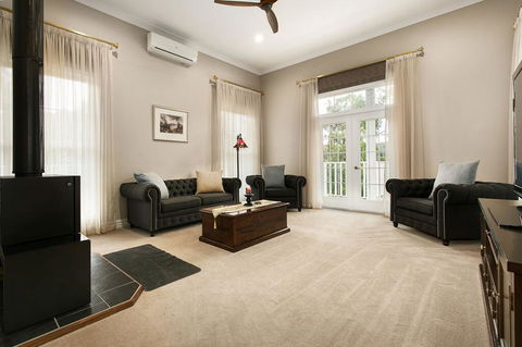 Kerami Manor & Day Spa - ACT Tourism 2