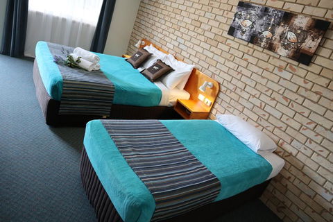 Kilcoy Gardens Motel - ACT Tourism 0