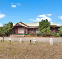 King Retreat Estate - you can honestly walk to Bimbadgen and Hope Estate concerts - ACT Tourism