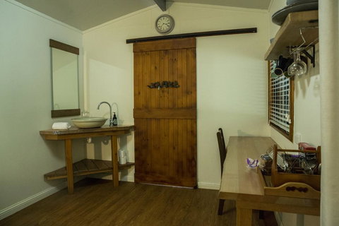 Kingfisher Cabin - ACT Tourism 3