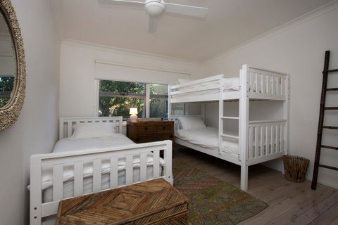 Kirby's Berrara Beach House - ACT Tourism 1
